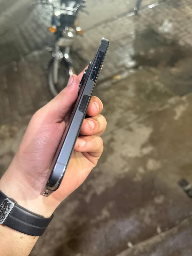 Apple iPhone 15 Pro Max 5
