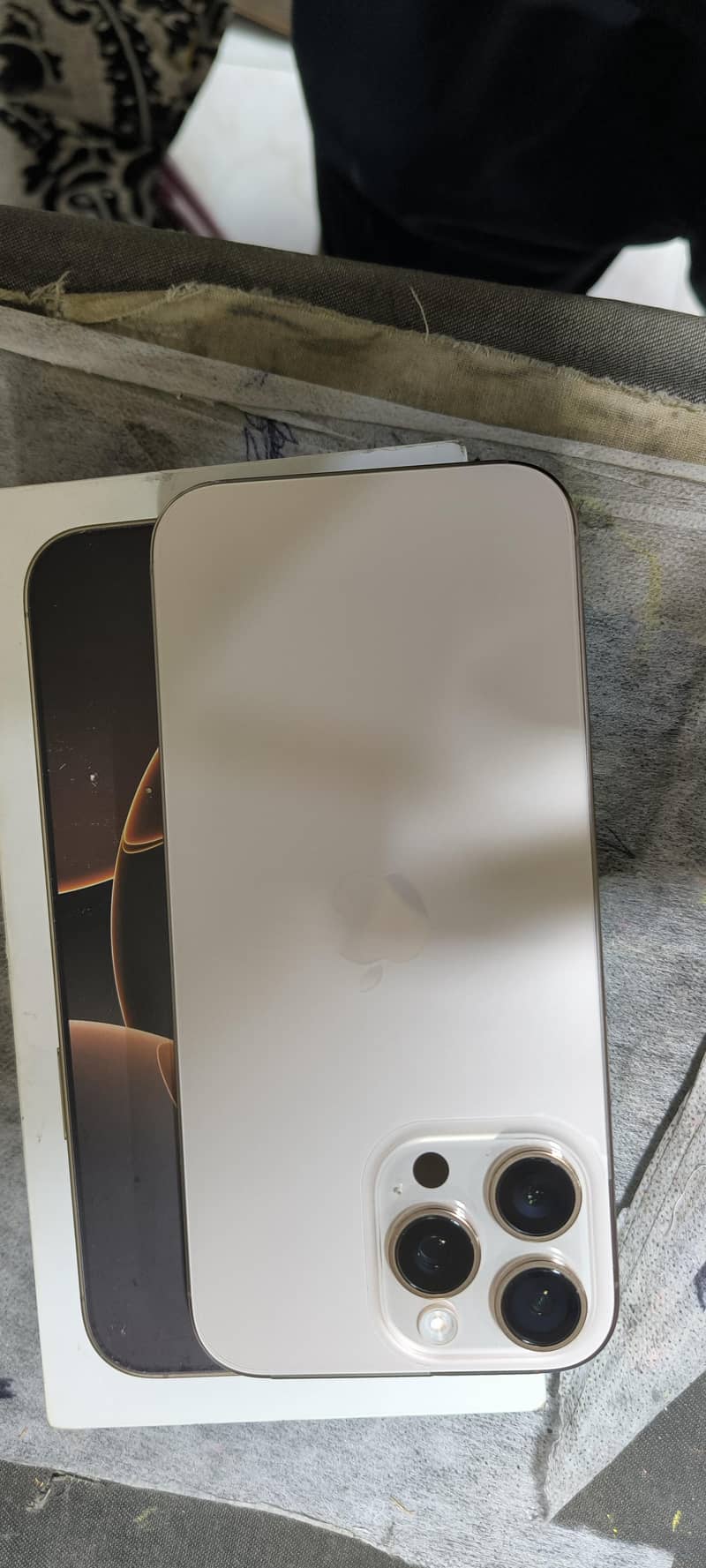 Apple iPhone 16 Pro Max 4