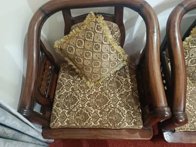 5 seater sofa with 3 table