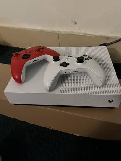 Xbox One S 1TB White with 2 Original Controllers