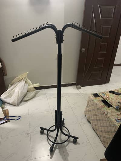 Clothes hanging stand