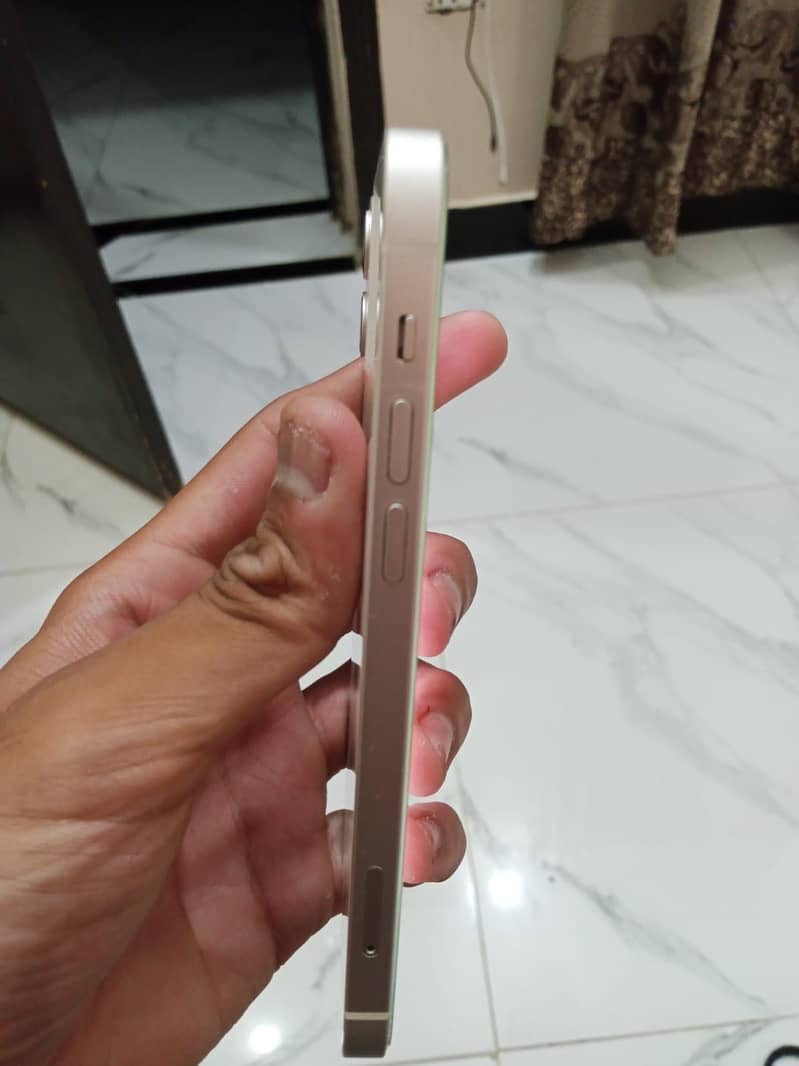 Apple iPhone 12 3