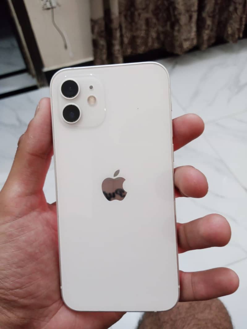 Apple iPhone 12 4