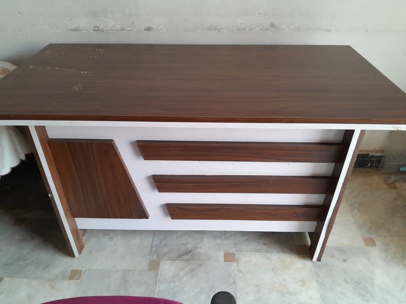 Office table . Workstation 0