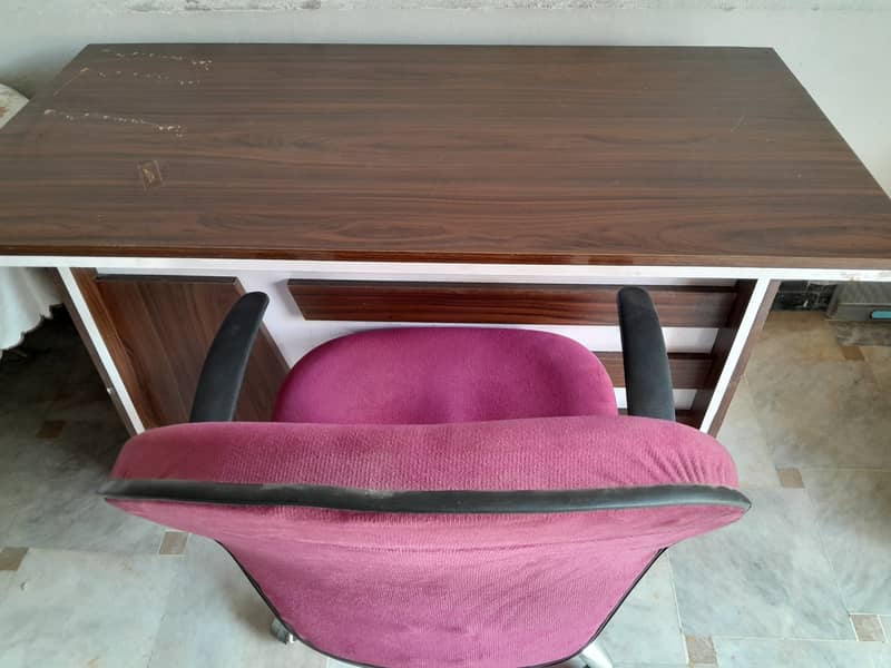 Office table . Workstation 1