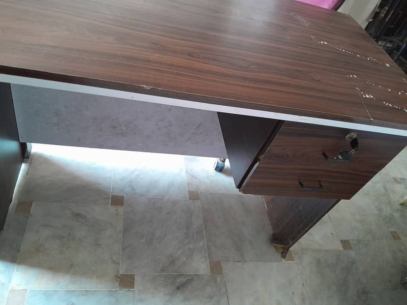 Office table . Workstation 3