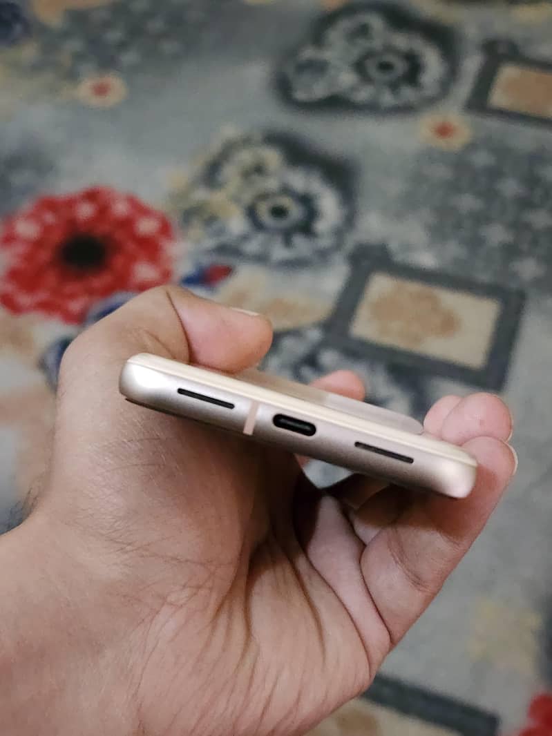 Google Pixel 8 4