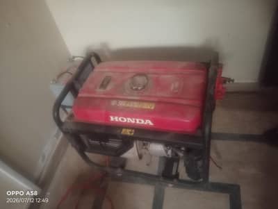 Honda  few times useful generator perfect in condition. new battery