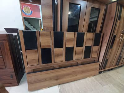 Bedroom set four pc 0-3-1-9-2-5-1-2-2-5-1