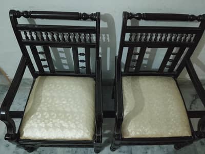 4 wooden chairs urgently house shifting