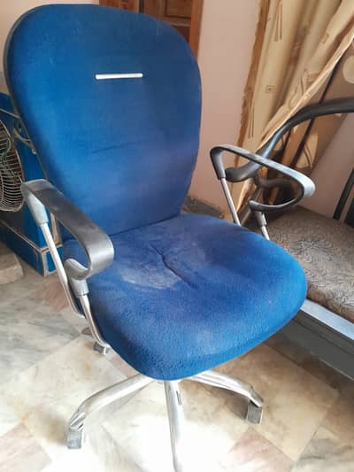 2 office chairs
