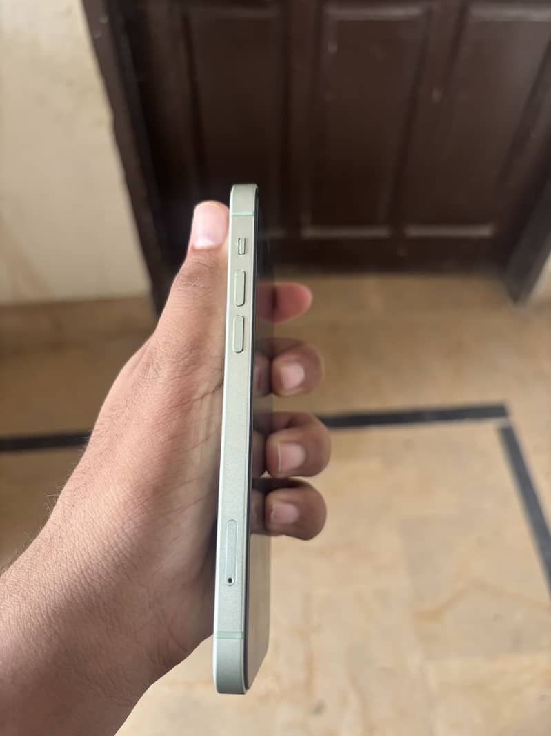 Apple iPhone 12 4