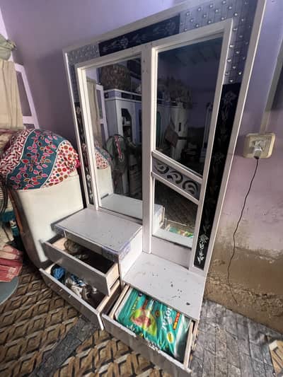 Dressing table with bed and almari and divider