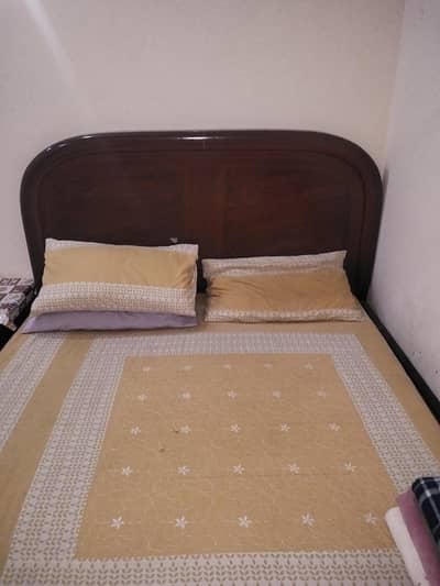 wooden bed and two side tables for urgent sale going to dubai
