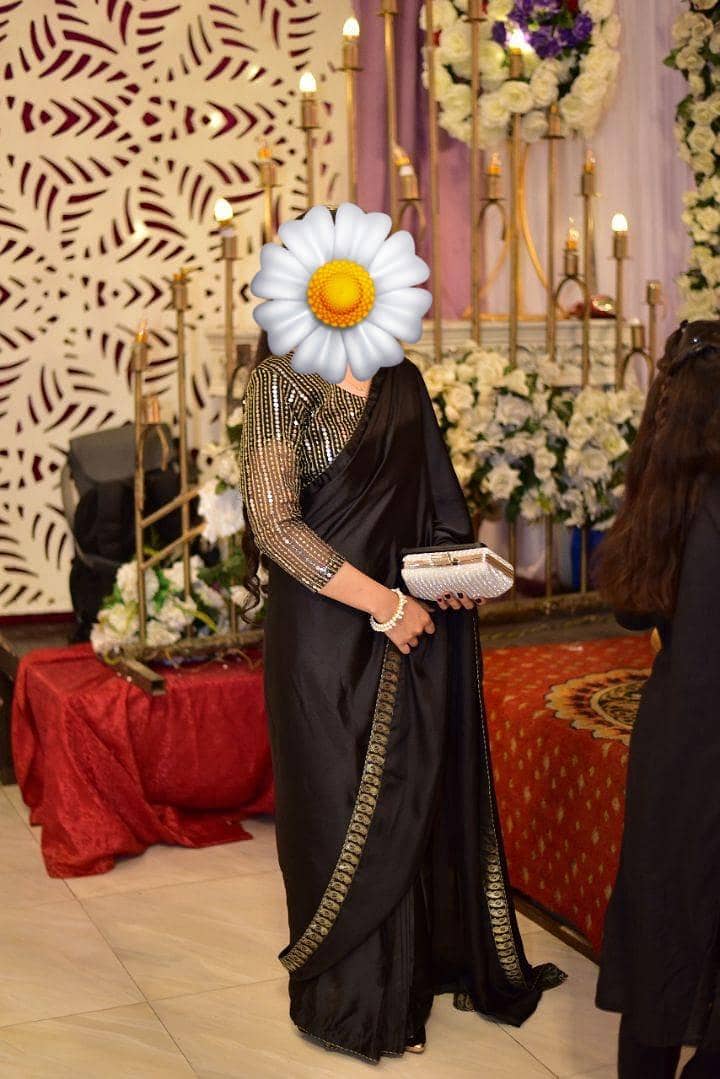 black sareee 2