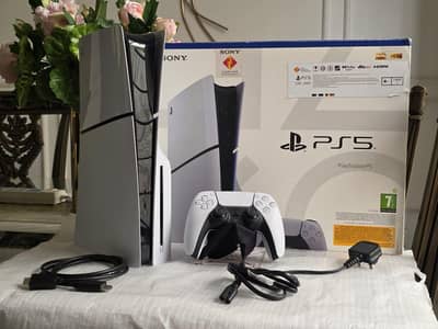 PlayStation 5 slim 1TB Like new
