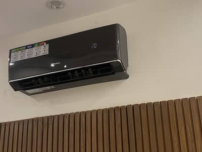 Brandnew Inverter AC Ecostar Black Color Excellent condition/ Heater