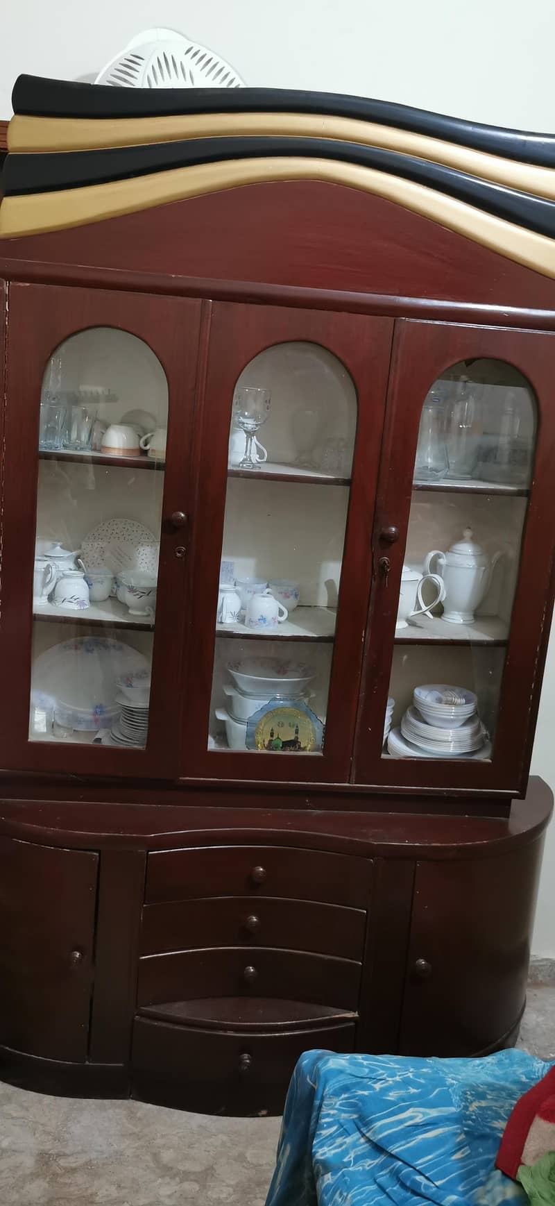 show case and Dressing table 0