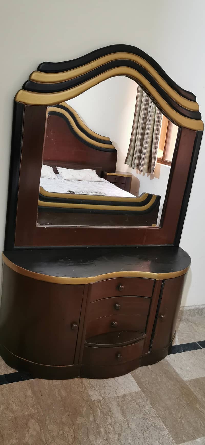 show case and Dressing table 7