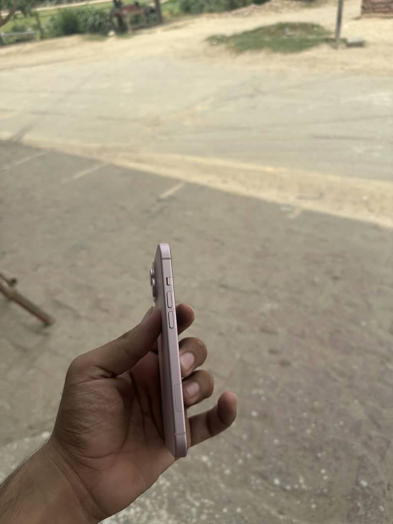 Apple iPhone 15 3