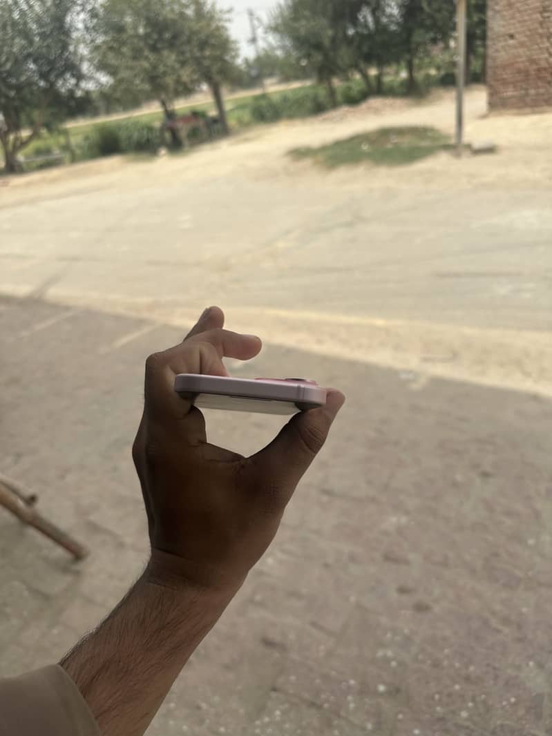 Apple iPhone 15 5
