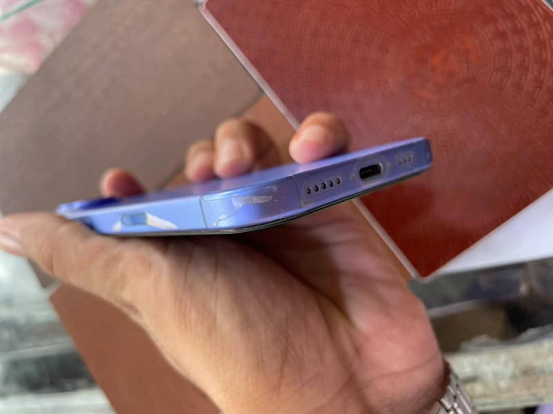 Apple iPhone 16 6