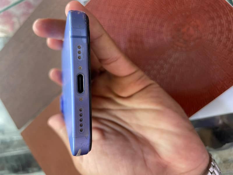Apple iPhone 16 7
