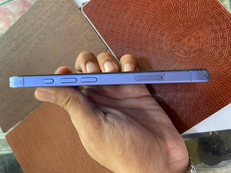Apple iPhone 16 8