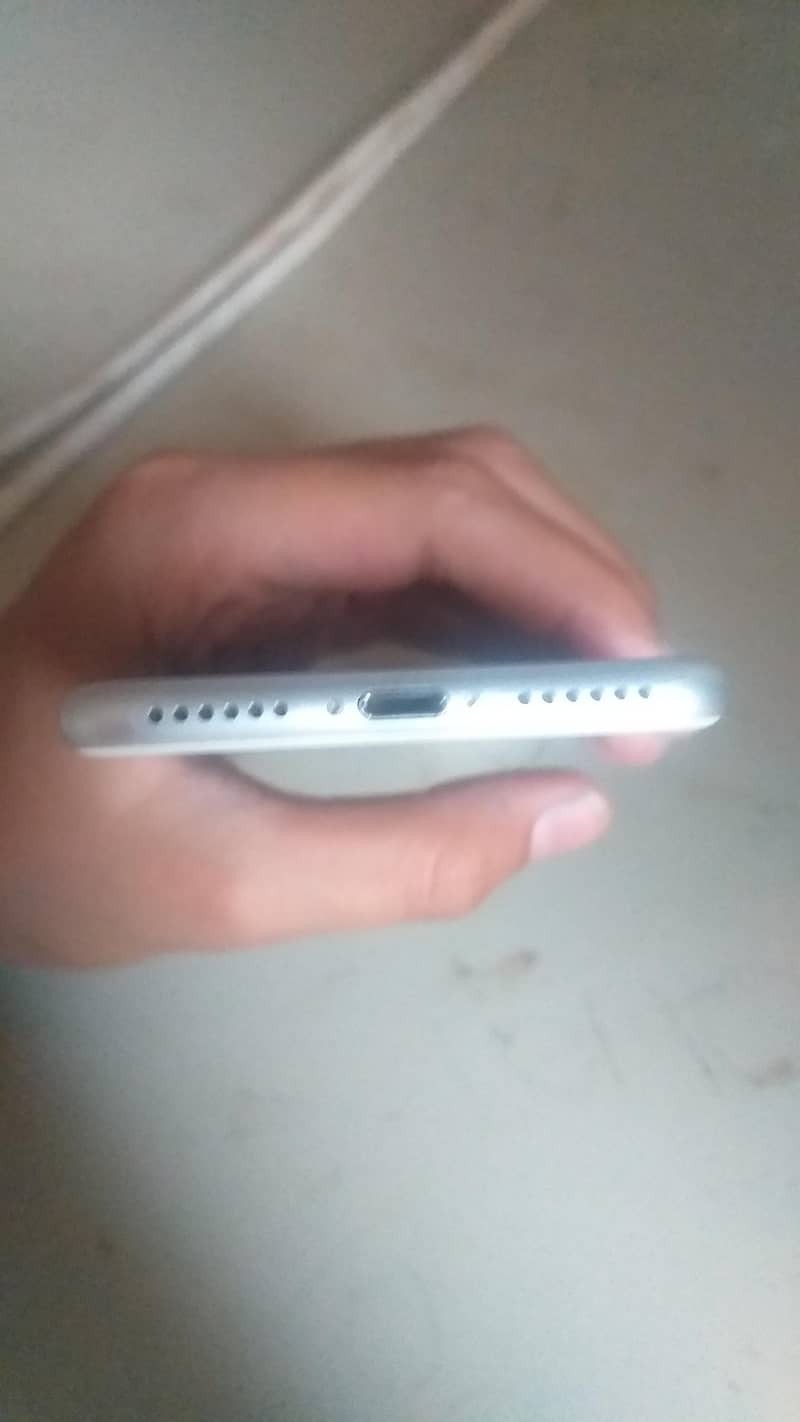 Apple iPhone 7 2