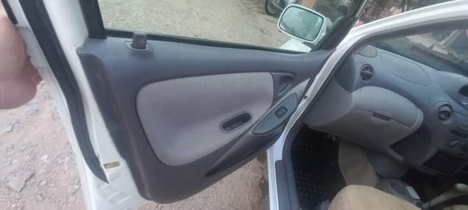 Toyota Platz 2000