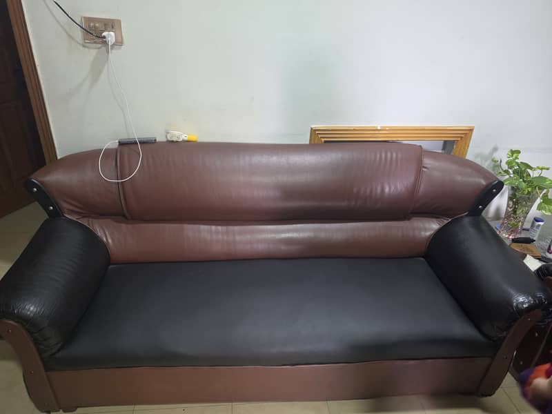 Good condition sofa 7 seter 2