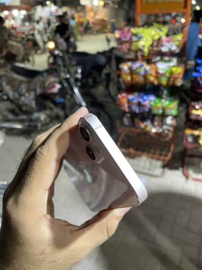 Apple iPhone 13