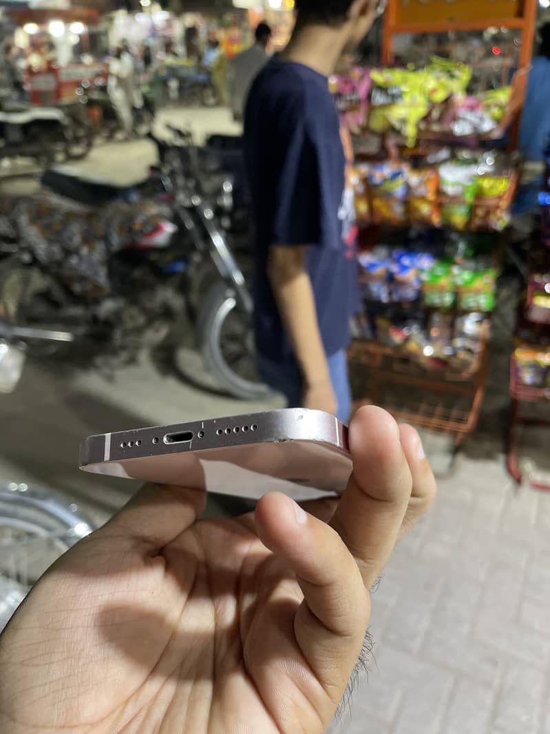 Apple iPhone 13 2