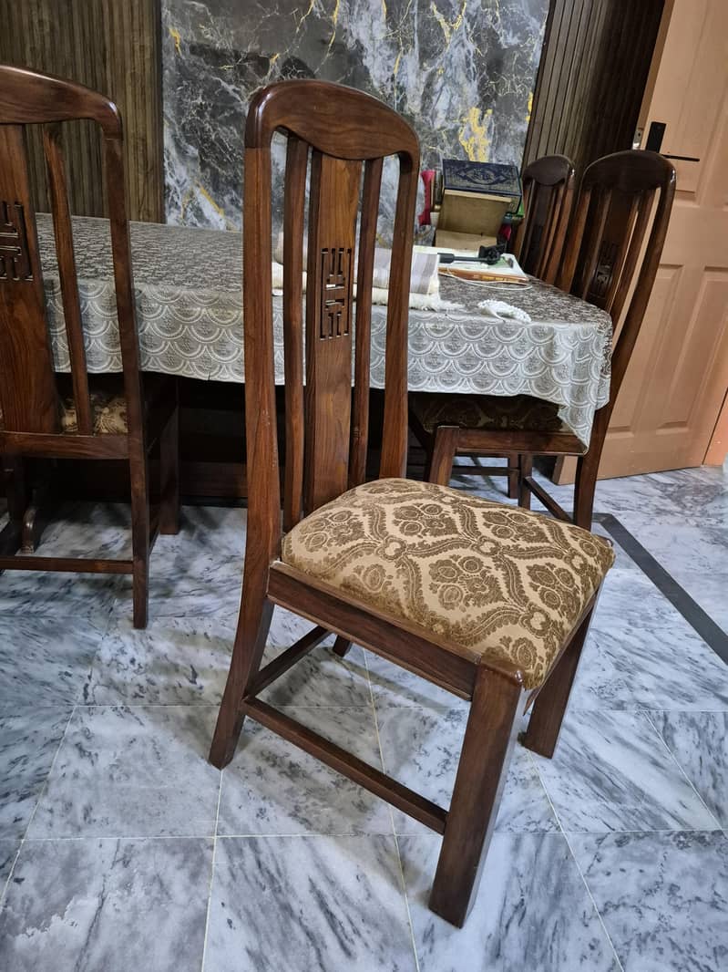 Dinning table 0