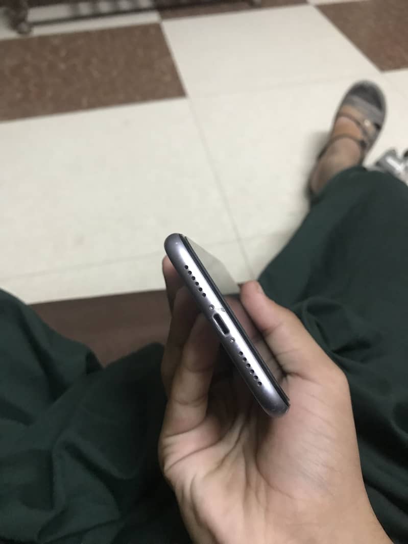 Apple iPhone 11 4