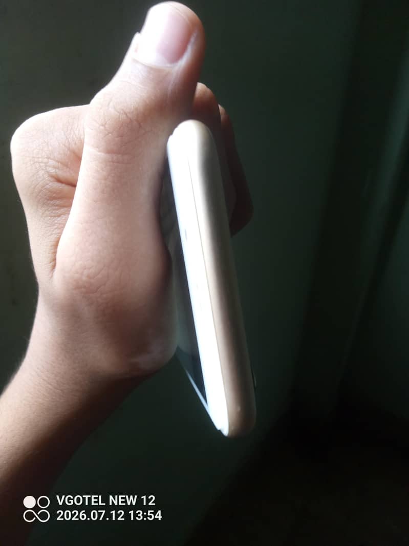 Apple iPhone 6S 4