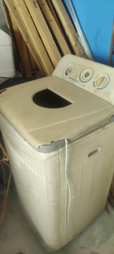 BRIGHT WASHING MACHINE IN USABLE CONDITION