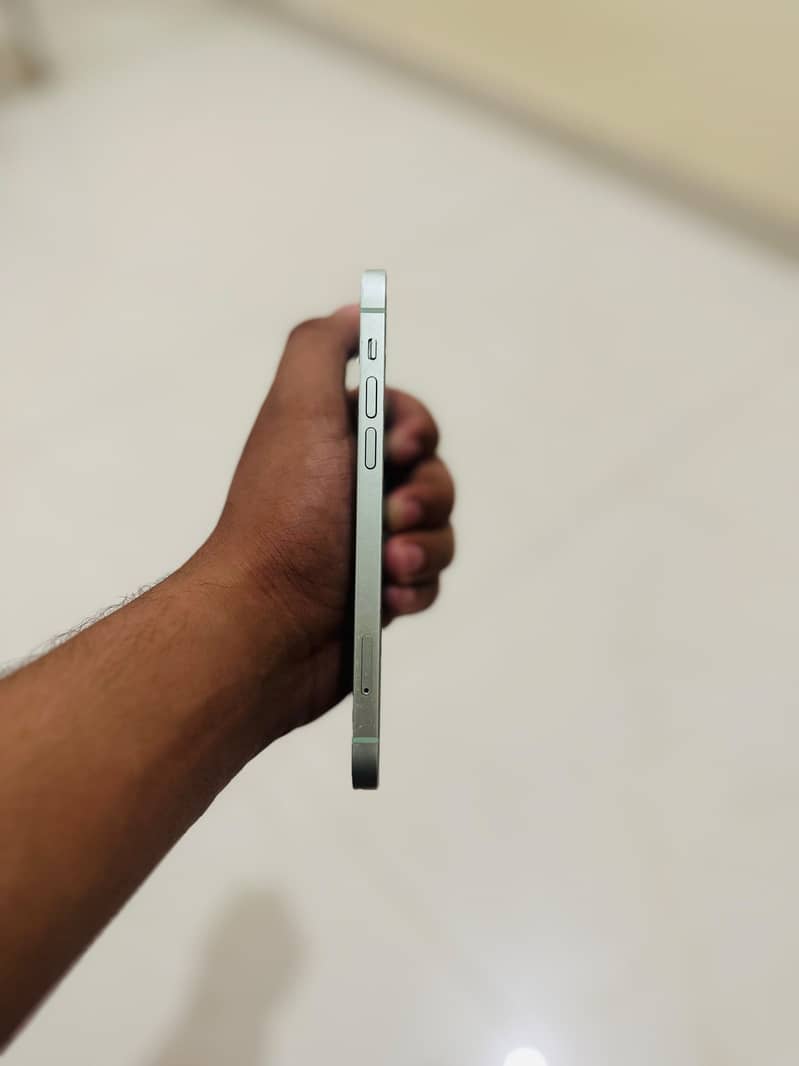 Apple iPhone 12 4