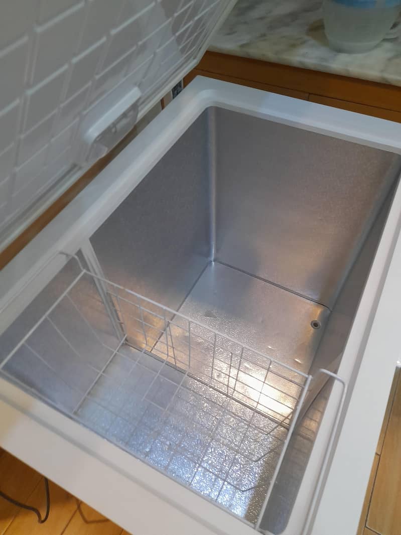 Dawlance Deep Frezer Almost new 5