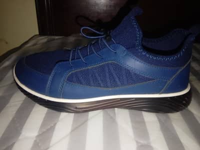 Sneakers, size 9