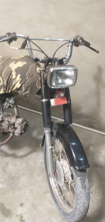 dhoom CD 70 bike