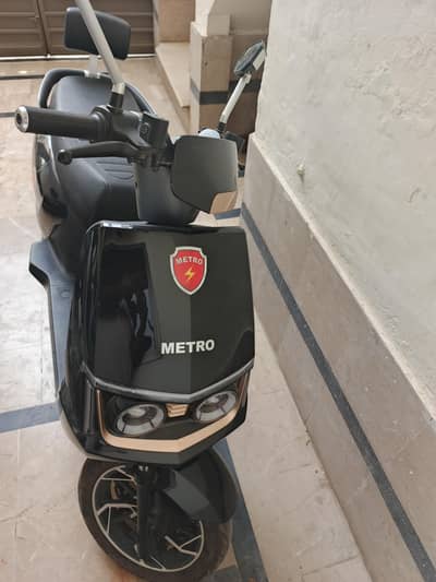 Metro M6, 125 KM Range, Like new,