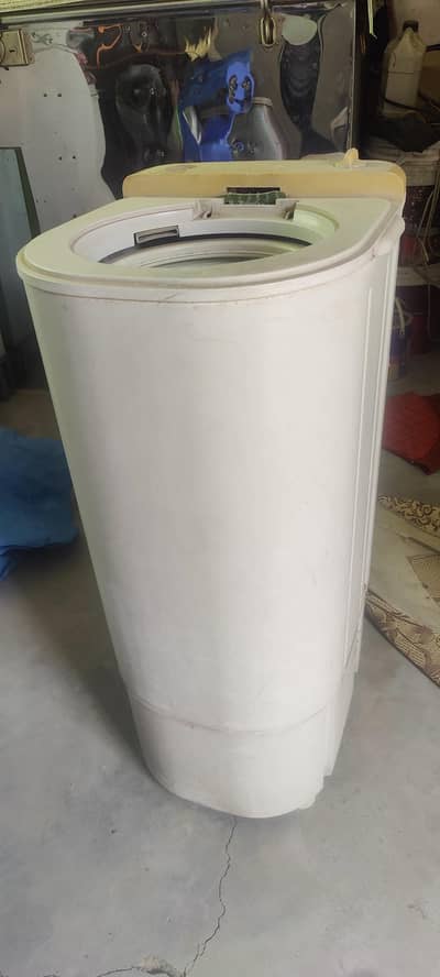 SPINNER MACHINE IN USABLE CONDITION