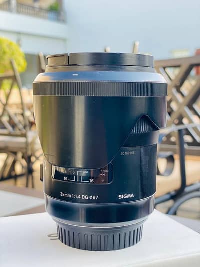 Urgent Sale Sigma 35MM Canonn Mount Lenz
