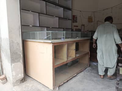 Wood and glass Counter