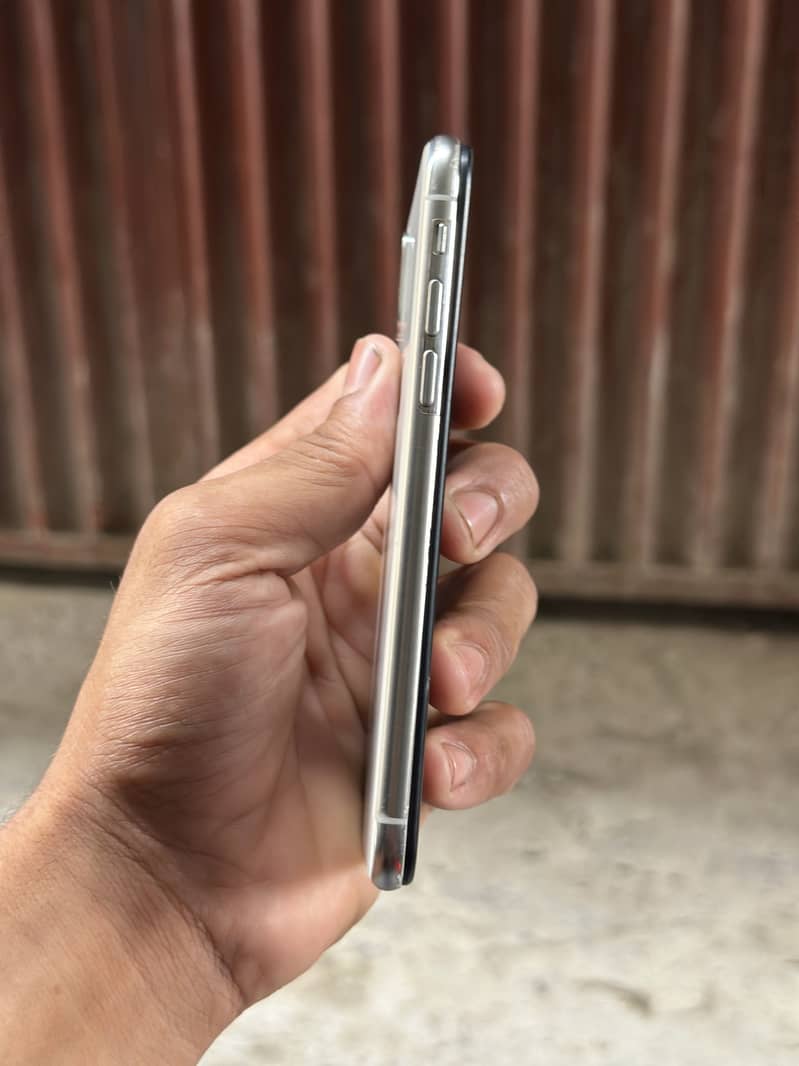 Apple iPhone X 5
