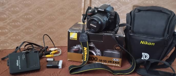 Nikon D-5200 in excellent condition