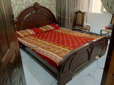 Master Size bed with 2 side tables and dressing table