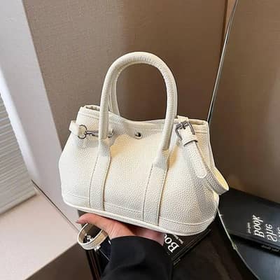 THE CUTEST AND SPACIOUS BAG FOR LADIES IN ELEGANT COLOURS
