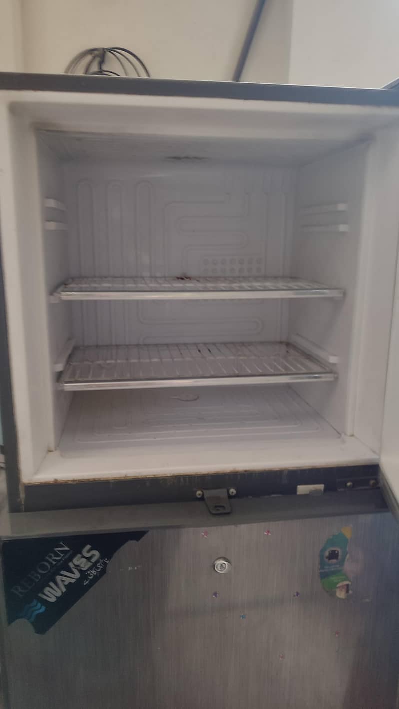 waves Refrigerator Super Condition 1